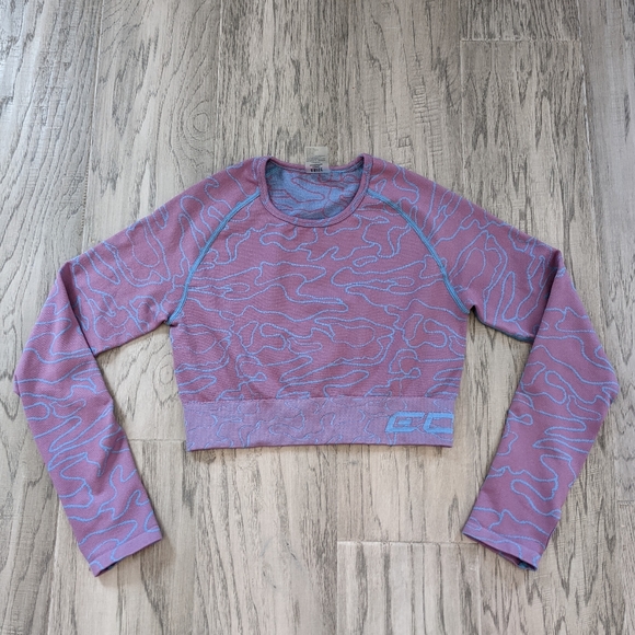 Arise Camo by Echt Long Sleeve Workout Crop Top - Picture 6 of 12